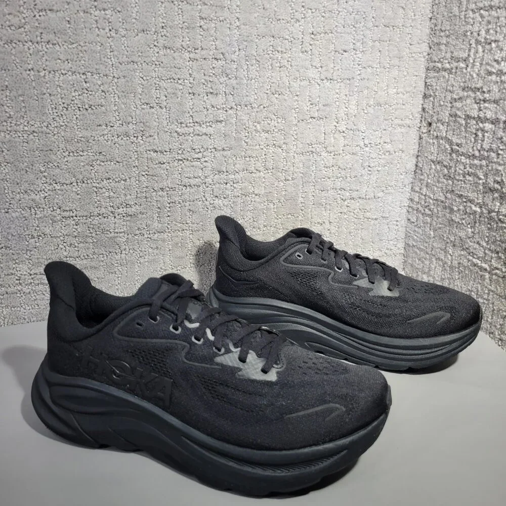 Hoka One One Clifton 10 Mens Size US 8D Triple Black Lace-Up Everyday Run Shoes